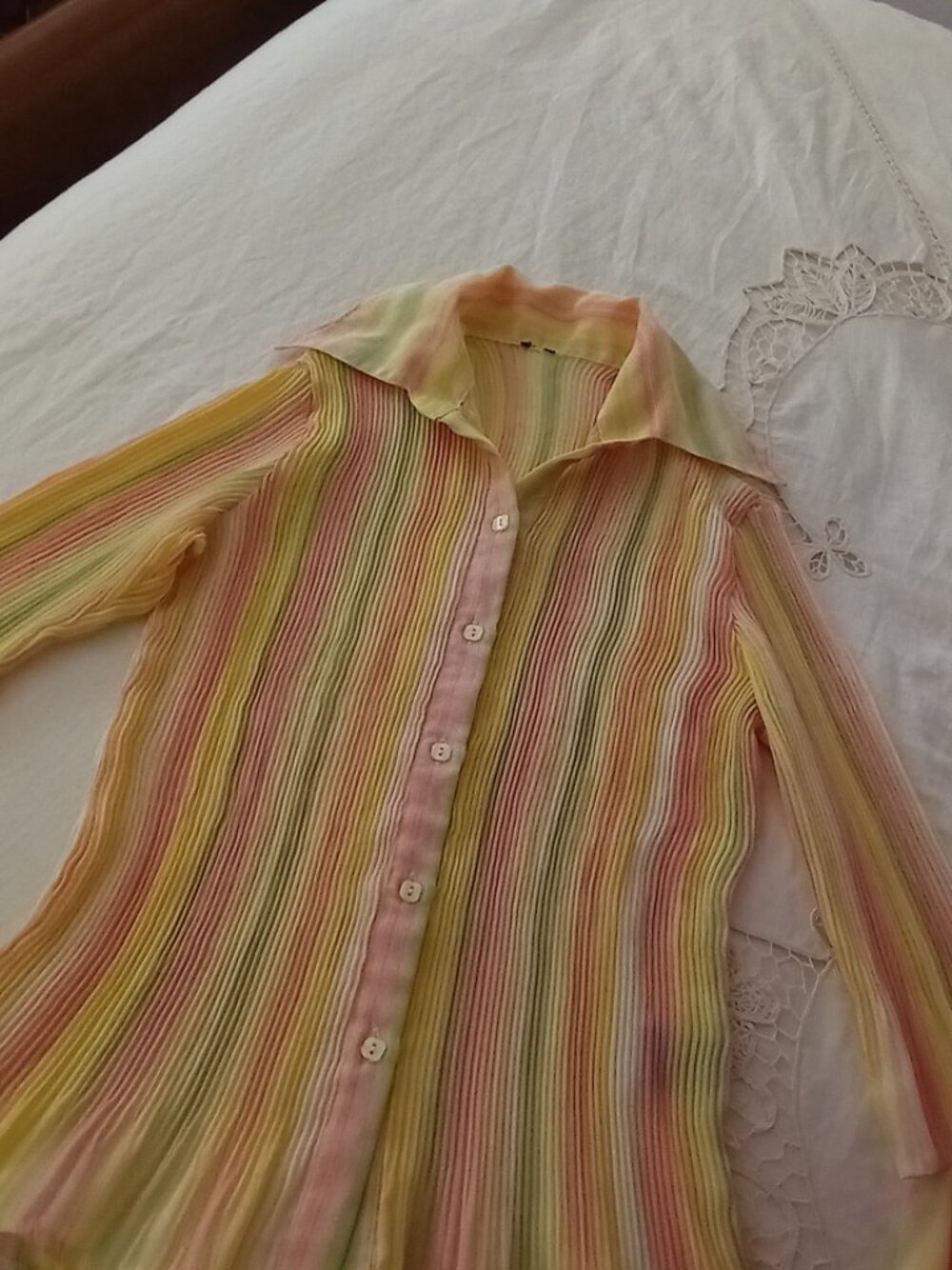 Vintage Pastel Striped Sheer Plisse Blouse Dagger Collar Bell Cuff XS S